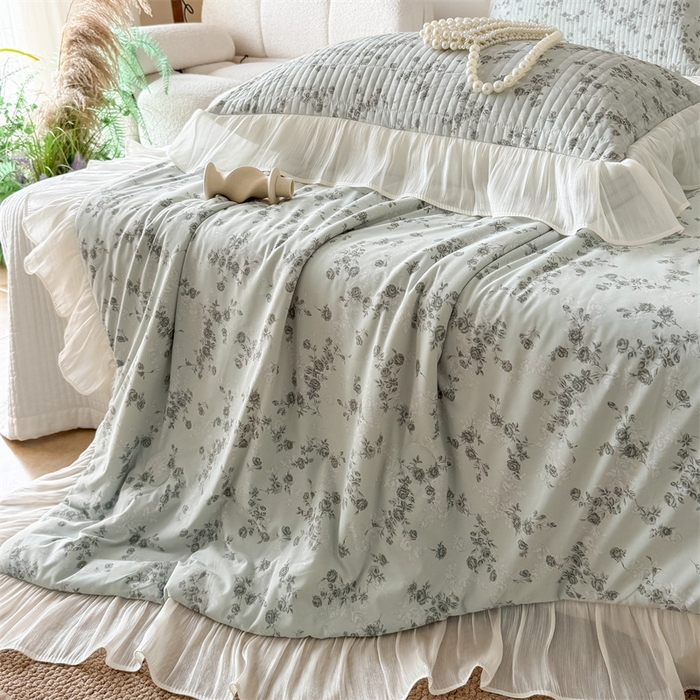 91家纺网 家纺一手货源 找家纺 吾欢心 2026新款法式花边凉感丝夏凉被空调被夏被可机洗 清蔓雅序