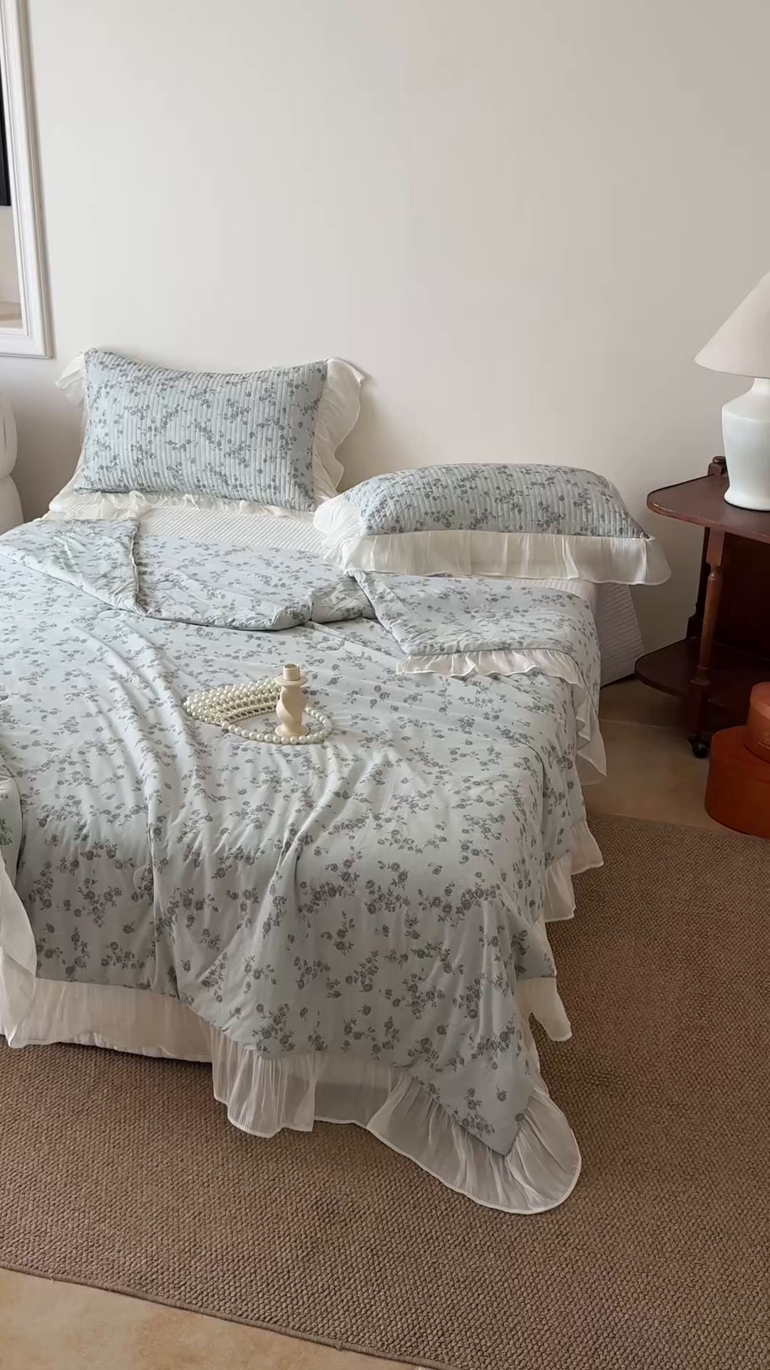 91家纺网 家纺一手货源 找家纺 吾欢心 2026新款法式花边凉感丝夏凉被空调被夏被可机洗 清蔓雅序