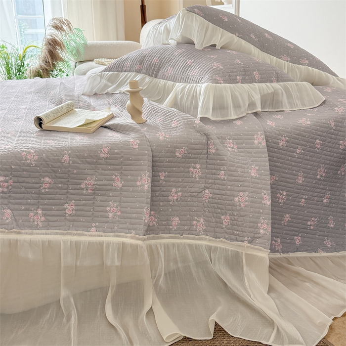 91家纺网 家纺一手货源 找家纺 吾欢心 2026新款法式花边凉感丝夏凉被空调被夏被可机洗 塞纳花语