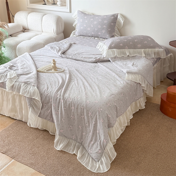 91家纺网 家纺一手货源 找家纺 吾欢心 2026新款法式花边凉感丝夏凉被空调被夏被可机洗 塞纳花语