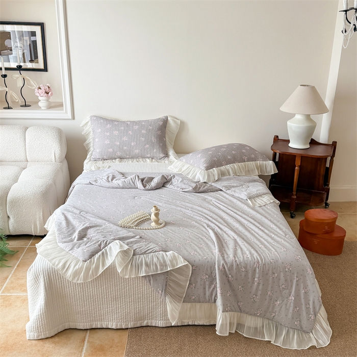 91家纺网 家纺一手货源 找家纺 吾欢心 2026新款法式花边凉感丝夏凉被空调被夏被可机洗 塞纳花语