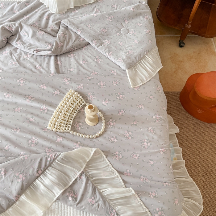 91家纺网 家纺一手货源 找家纺 吾欢心 2026新款法式花边凉感丝夏凉被空调被夏被可机洗 塞纳花语