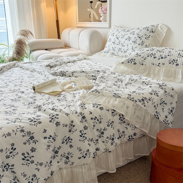 91家纺网 家纺一手货源 找家纺 吾欢心 2026新款法式花边凉感丝夏凉被空调被夏被可机洗 雾屿玫瑰