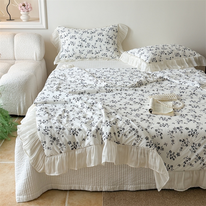 91家纺网 家纺一手货源 找家纺 吾欢心 2026新款法式花边凉感丝夏凉被空调被夏被可机洗 雾屿玫瑰