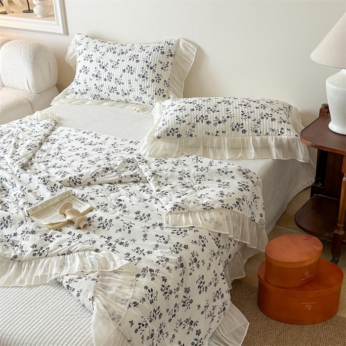 91家纺网 家纺一手货源 找家纺 吾欢心 2026新款法式花边凉感丝夏凉被空调被夏被可机洗 雾屿玫瑰