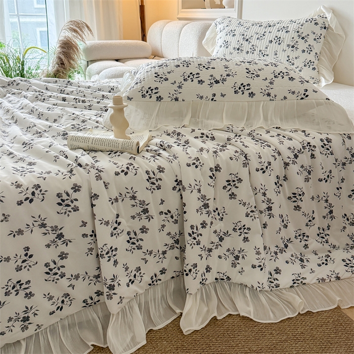 91家纺网 家纺一手货源 找家纺 吾欢心 2026新款法式花边凉感丝夏凉被空调被夏被可机洗 雾屿玫瑰