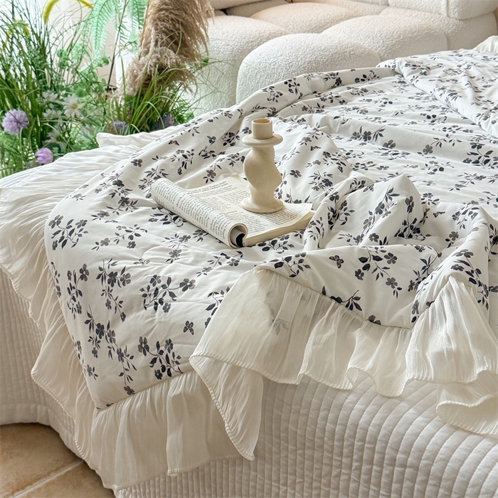 91家纺网 家纺一手货源 找家纺 吾欢心 2026新款法式花边凉感丝夏凉被空调被夏被可机洗 雾屿玫瑰