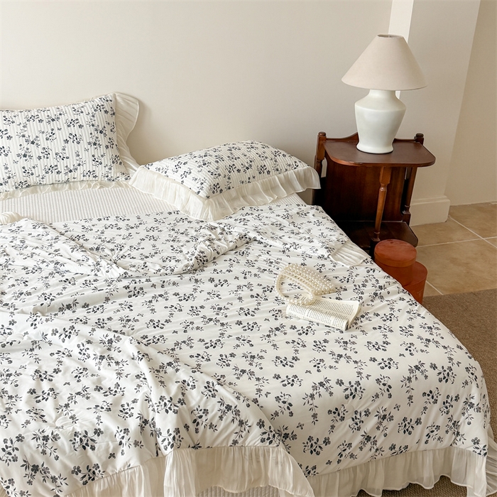 91家纺网 家纺一手货源 找家纺 吾欢心 2026新款法式花边凉感丝夏凉被空调被夏被可机洗 雾屿玫瑰