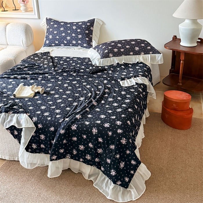 91家纺网 家纺一手货源 找家纺 吾欢心 2026新款法式花边凉感丝夏凉被空调被夏被可机洗 香颂漫花