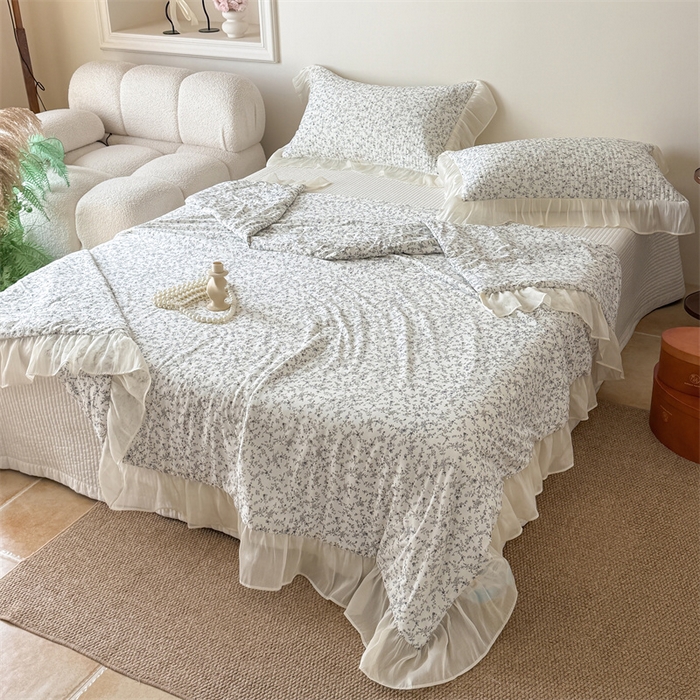 91家纺网 家纺一手货源 找家纺 吾欢心 2026新款法式花边凉感丝夏凉被空调被夏被可机洗 云间茉莉