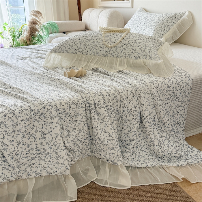 91家纺网 家纺一手货源 找家纺 吾欢心 2026新款法式花边凉感丝夏凉被空调被夏被可机洗 云间茉莉