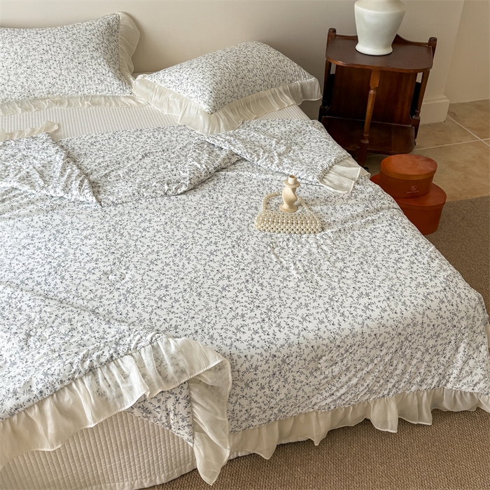 91家纺网 家纺一手货源 找家纺 吾欢心 2026新款法式花边凉感丝夏凉被空调被夏被可机洗 云间茉莉