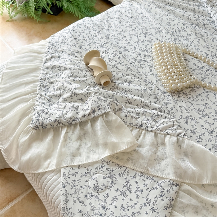 91家纺网 家纺一手货源 找家纺 吾欢心 2026新款法式花边凉感丝夏凉被空调被夏被可机洗 云间茉莉