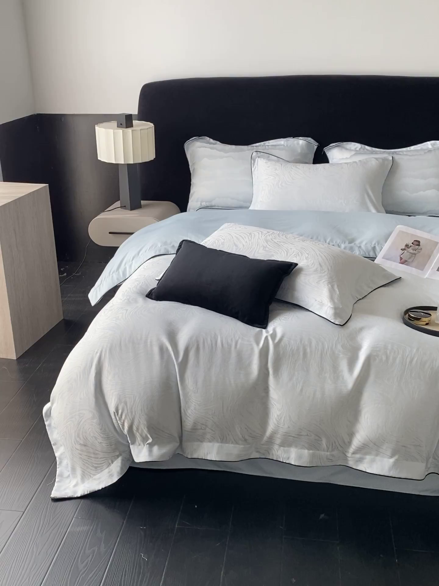 91家纺网 家纺一手货源 找家纺 爱彼家纺 2026新款轻奢水洗冰丝提花亲肤四件套 知夏碧海蓝