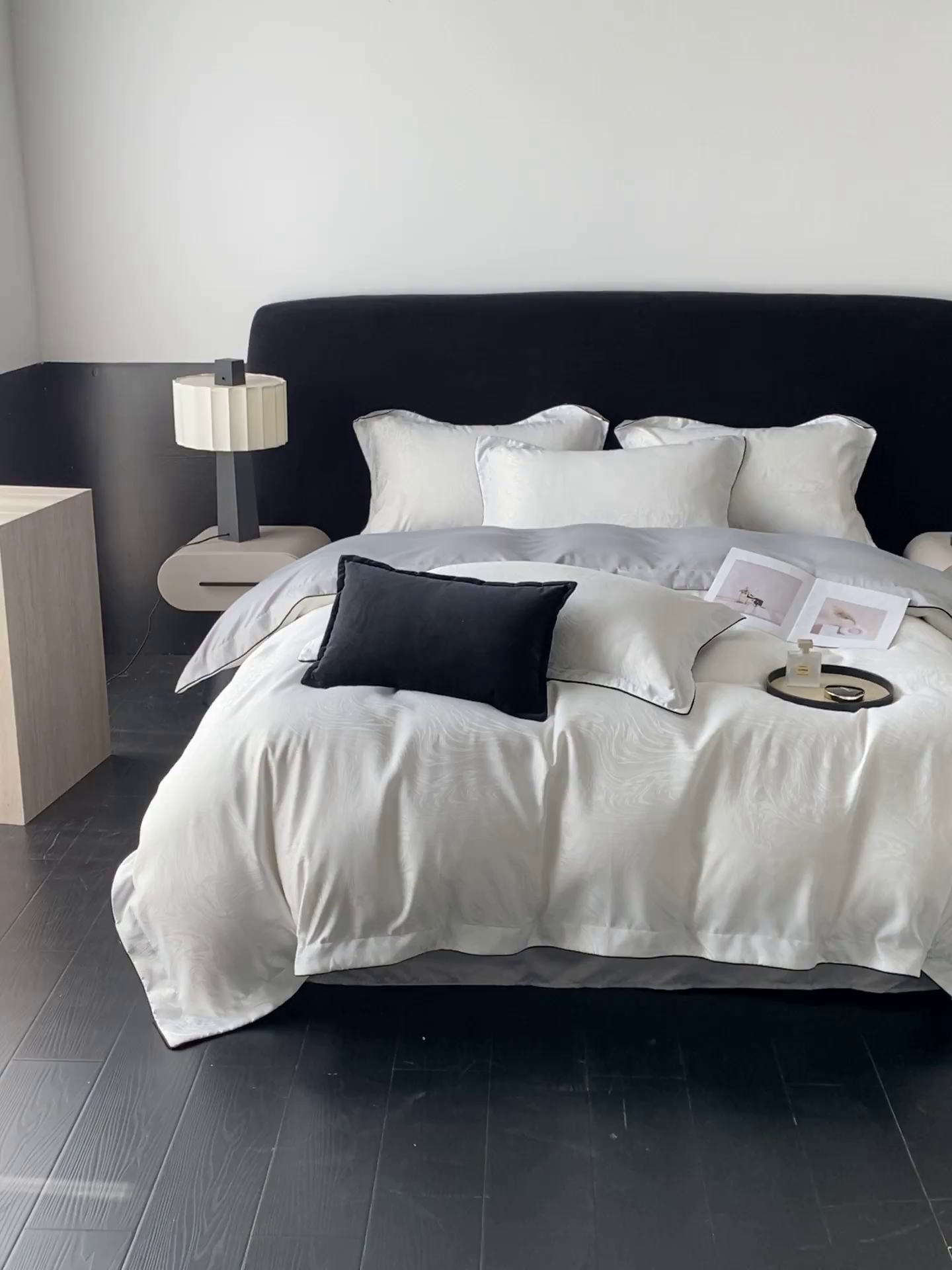 91家纺网 家纺一手货源 找家纺 爱彼家纺 2026新款轻奢水洗冰丝提花亲肤四件套 知夏珍珠白+灰