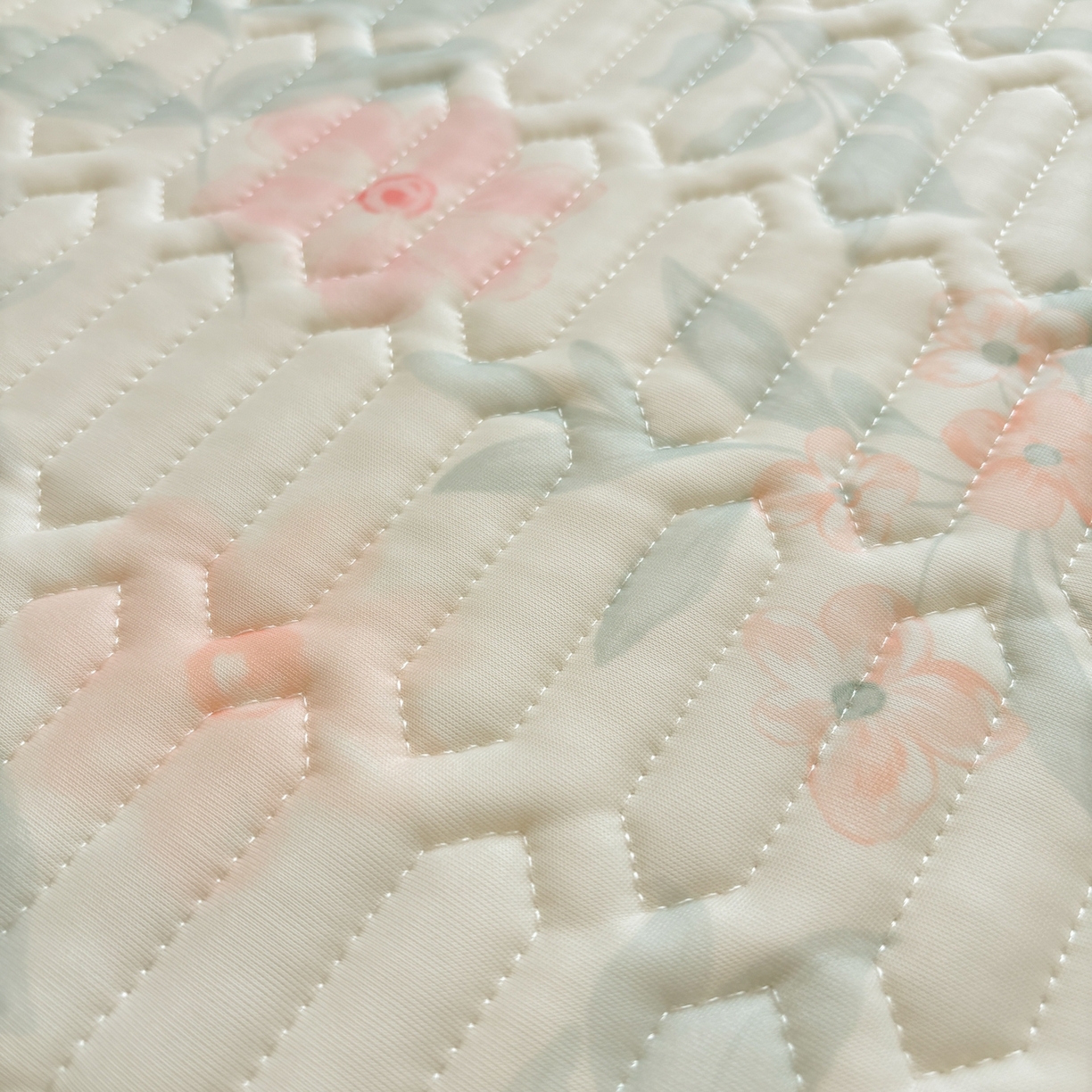 91家纺网 家纺一手货源 找家纺 慕尚家纺 2026新款床裙凉席夏被空调被夏凉被三件套四件套 床裙款 暖阳花开