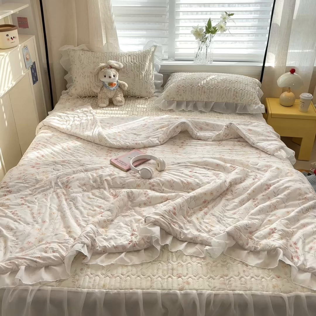 91家纺网 家纺一手货源 找家纺 慕尚家纺 2026新款床裙凉席夏被空调被夏凉被三件套四件套 床裙款 明媚