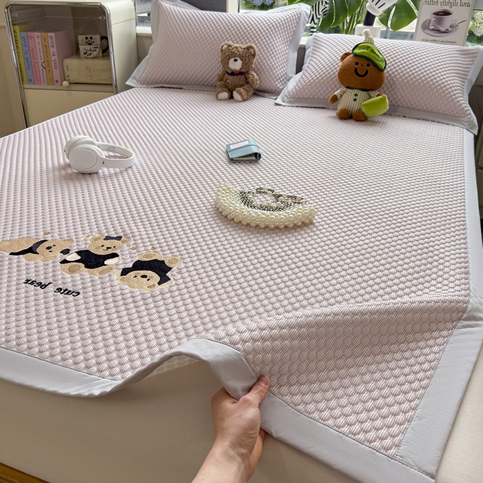 91家纺网 家纺一手货源 找家纺 宜派家纺 2026新款A类卡通3D冰豆豆凉席三件套凉感值过0.21夏天刺绣冰丝席可机洗儿童空调软席子 冰晶紫-床席