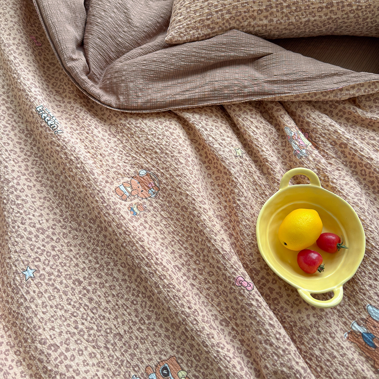 91家纺网 家纺一手货源 找家纺 晚爱 2026新款泡芙棉双层纱夏被四件套小清新泡泡纱夏被四件套 4豹纹凯蒂