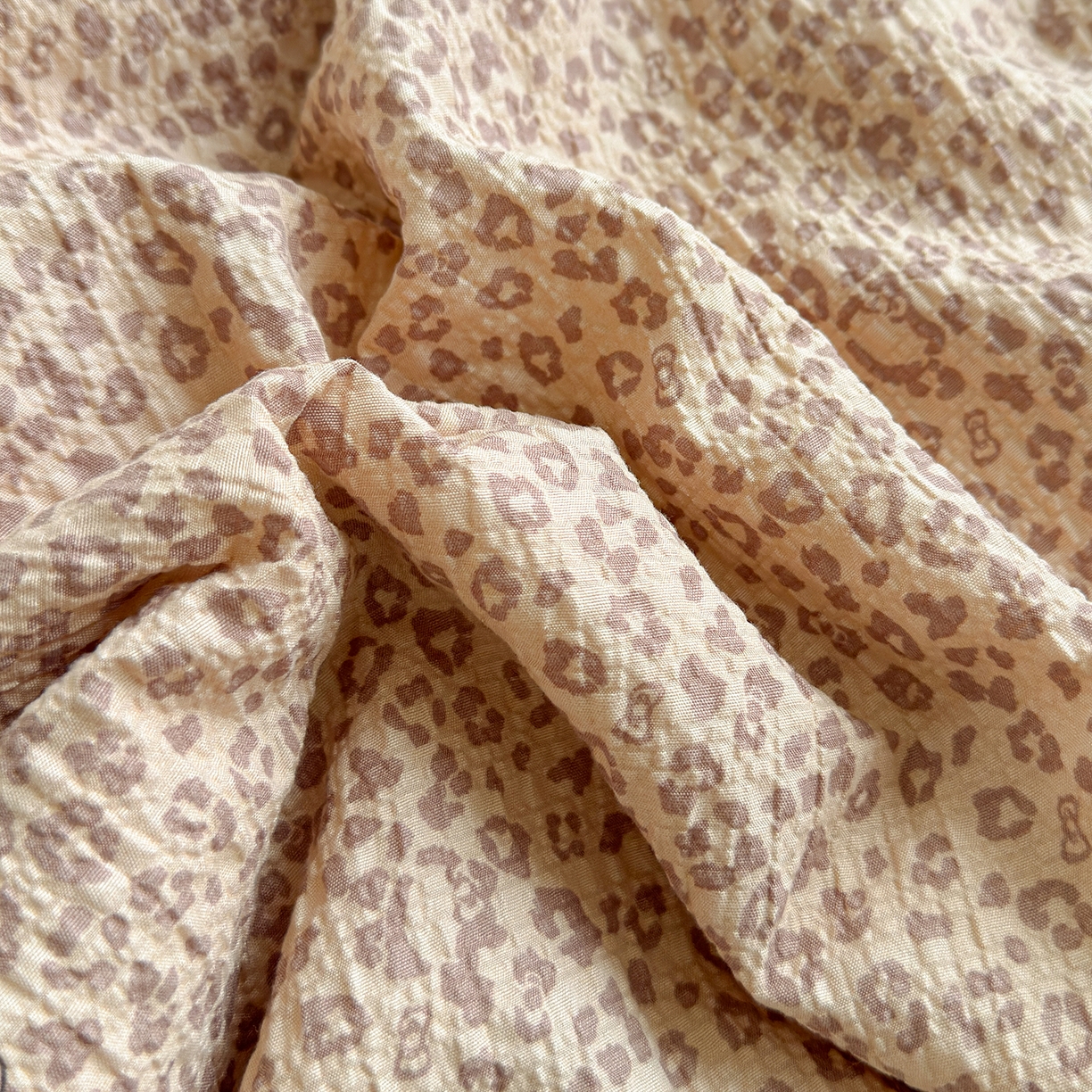 91家纺网 家纺一手货源 找家纺 晚爱 2026新款泡芙棉双层纱夏被四件套小清新泡泡纱夏被四件套 4豹纹凯蒂