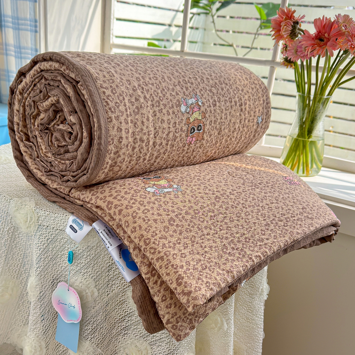 91家纺网 家纺一手货源 找家纺 晚爱 2026新款泡芙棉双层纱夏被四件套小清新泡泡纱夏被四件套 4豹纹凯蒂