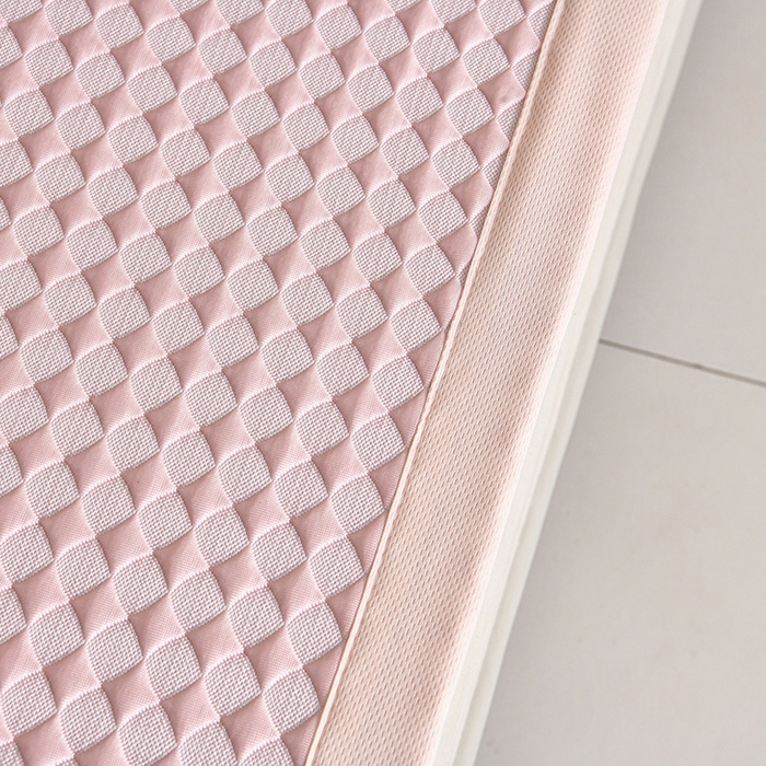 91家纺网 家纺一手货源 找家纺 梦之星 2026新款PE凉感豆豆凉席绣花三明治复合三件套 格韵-粉-平铺款