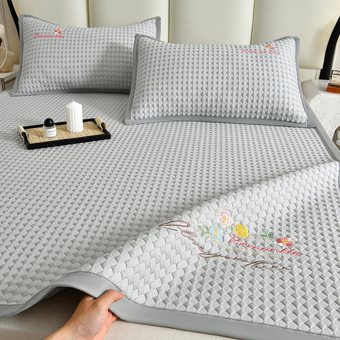 梦之星 2026新款PE凉感豆豆凉席绣花三明治复合三件套 格韵-灰-平铺款