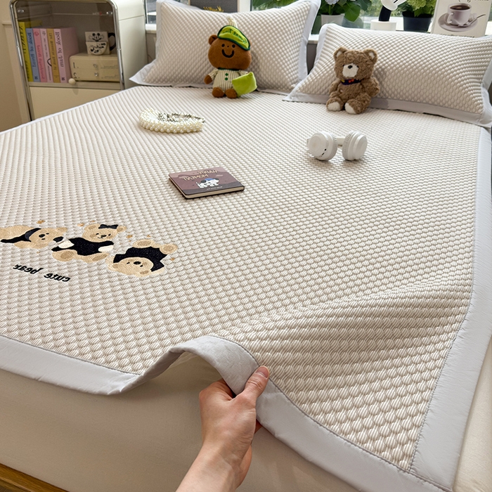 宜派家纺 2026新款A类卡通3D冰豆豆凉席三件套凉感值过0.21夏天刺绣冰丝席可机洗儿童空调软席子 冰川咖-床席