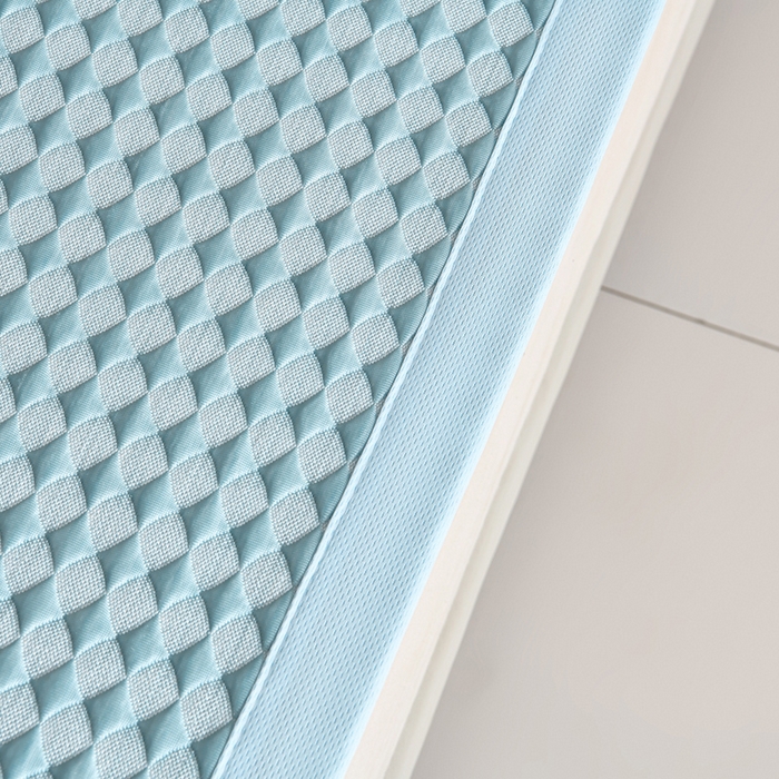 91家纺网 家纺一手货源 找家纺 梦之星 2026新款PE凉感豆豆凉席绣花三明治复合三件套 格韵-蓝-平铺款