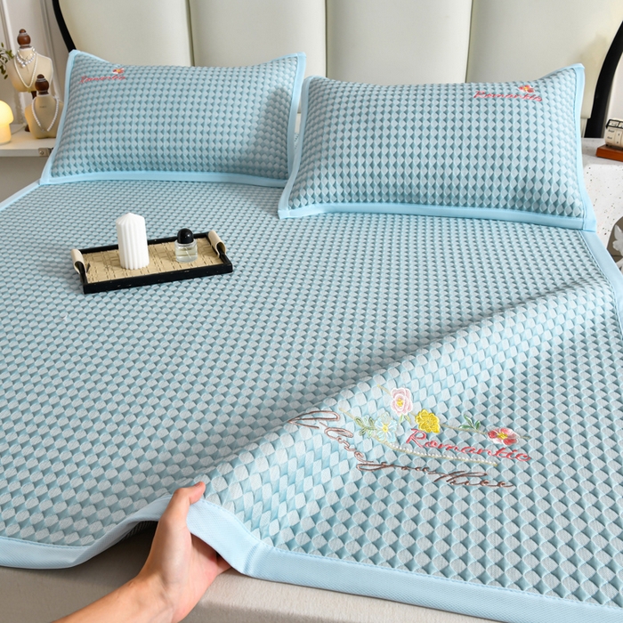 梦之星 2026新款PE凉感豆豆凉席绣花三明治复合三件套 格韵-蓝-平铺款