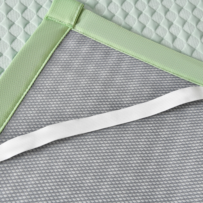 91家纺网 家纺一手货源 找家纺 梦之星 2026新款PE凉感豆豆凉席绣花三明治复合三件套 格韵-绿-平铺款