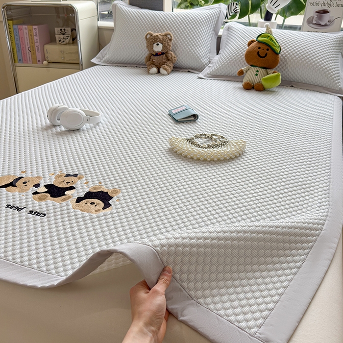 宜派家纺 2026新款A类卡通3D冰豆豆凉席三件套凉感值过0.21夏天刺绣冰丝席可机洗儿童空调软席子 冰川蓝-床席