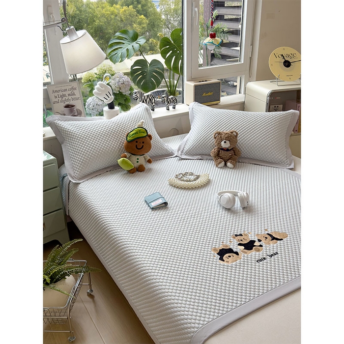 91家纺网 家纺一手货源 找家纺 宜派家纺 2026新款A类卡通3D冰豆豆凉席三件套凉感值过0.21夏天刺绣冰丝席可机洗儿童空调软席子 冰川蓝-床席