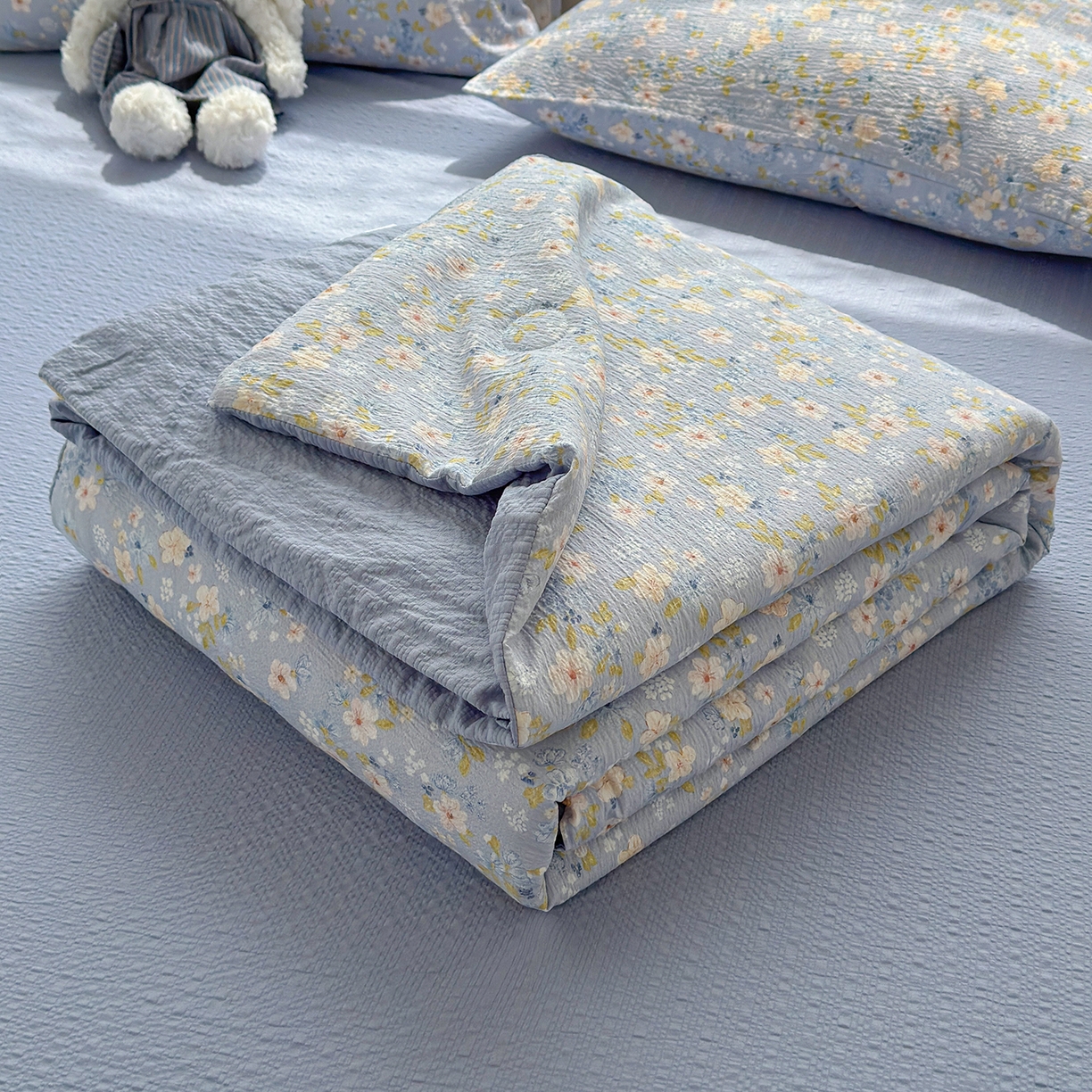 91家纺网 家纺一手货源 找家纺 晚爱 2026新款泡芙棉双层纱夏被四件套小清新泡泡纱夏被四件套 9蓝雪花