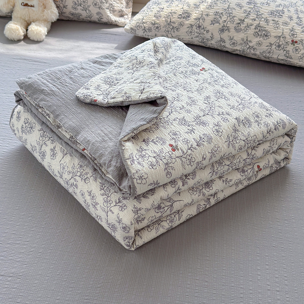 91家纺网 家纺一手货源 找家纺 晚爱 2026新款泡芙棉双层纱夏被四件套小清新泡泡纱夏被四件套 10春风拂梦