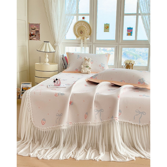 91家纺网 家纺一手货源 找家纺 宜派家纺 2026新款夏季花卉冰丝床裙席凉感值过0.21单件夏天冰豆豆A类可机洗学生宿舍空调软席 草莓甜心-床裙