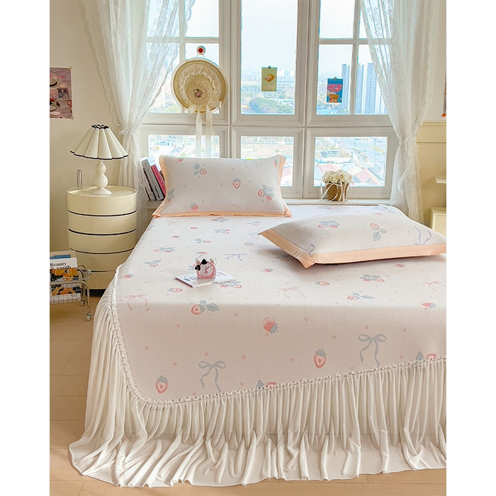 91家纺网 家纺一手货源 找家纺 宜派家纺 2026新款夏季花卉冰丝床裙席凉感值过0.21单件夏天冰豆豆A类可机洗学生宿舍空调软席 草莓甜心-床裙