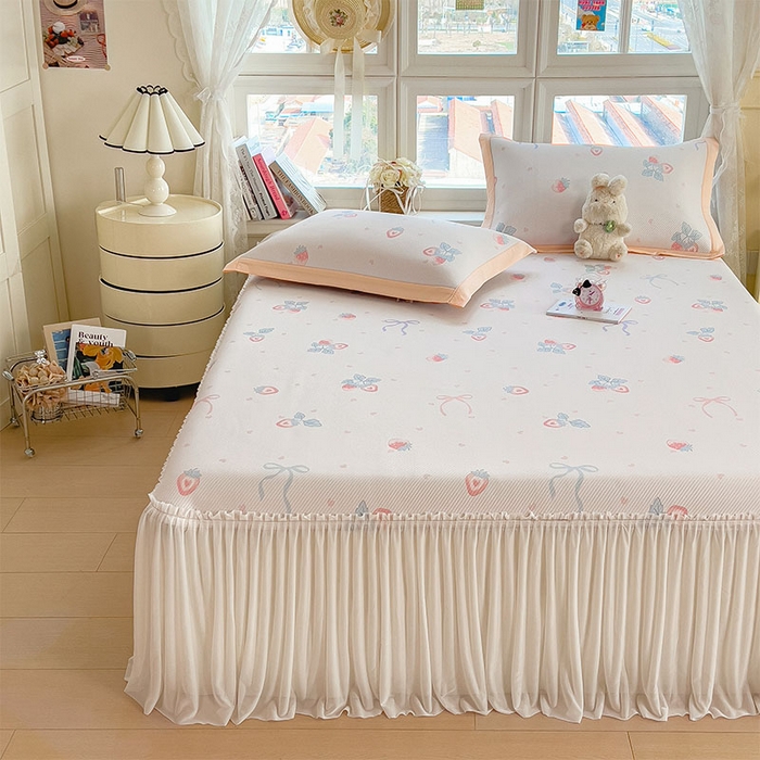 91家纺网 家纺一手货源 找家纺 宜派家纺 2026新款夏季花卉冰丝床裙席凉感值过0.21单件夏天冰豆豆A类可机洗学生宿舍空调软席 草莓甜心-床裙