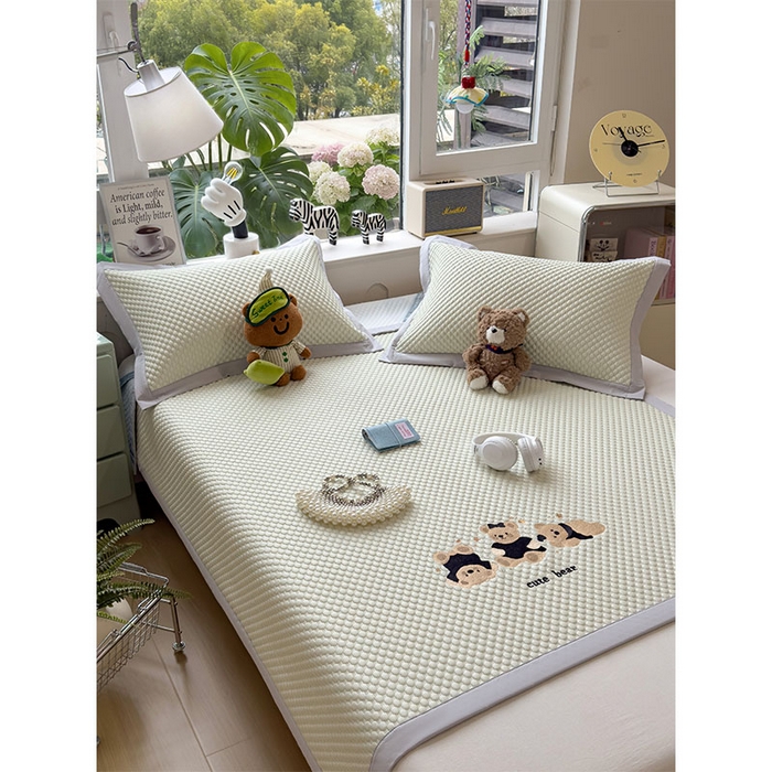 91家纺网 家纺一手货源 找家纺 宜派家纺 2026新款A类卡通3D冰豆豆凉席三件套凉感值过0.21夏天刺绣冰丝席可机洗儿童空调软席子 凉茶绿-床席