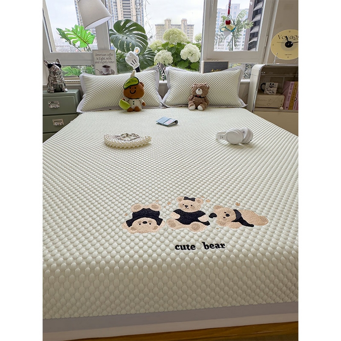 91家纺网 家纺一手货源 找家纺 宜派家纺 2026新款A类卡通3D冰豆豆凉席三件套凉感值过0.21夏天刺绣冰丝席可机洗儿童空调软席子 凉茶绿-床席