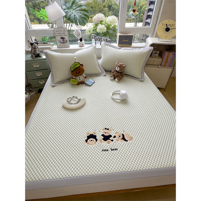 91家纺网 家纺一手货源 找家纺 宜派家纺 2026新款A类卡通3D冰豆豆凉席三件套凉感值过0.21夏天刺绣冰丝席可机洗儿童空调软席子 凉茶绿-床席