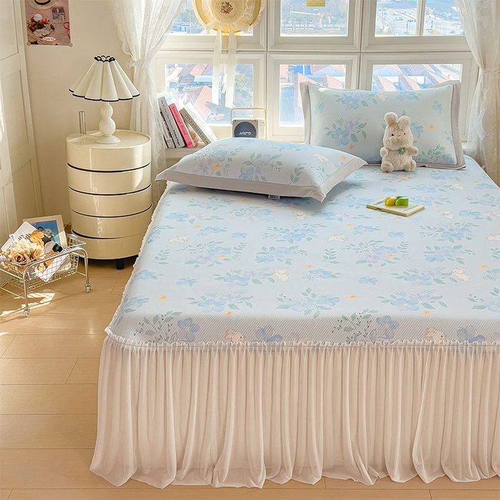 91家纺网 家纺一手货源 找家纺 宜派家纺 2026新款夏季花卉冰丝床裙席凉感值过0.21单件夏天冰豆豆A类可机洗学生宿舍空调软席 春漫庭-床裙