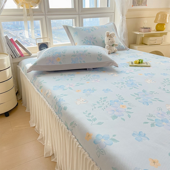 91家纺网 家纺一手货源 找家纺 宜派家纺 2026新款夏季花卉冰丝床裙席凉感值过0.21单件夏天冰豆豆A类可机洗学生宿舍空调软席 春漫庭-床裙