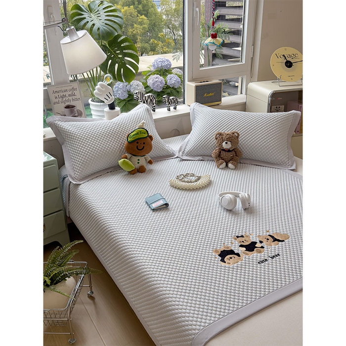 91家纺网 家纺一手货源 找家纺 宜派家纺 2026新款A类卡通3D冰豆豆凉席三件套凉感值过0.21夏天刺绣冰丝席可机洗儿童空调软席子 雪花灰-床席