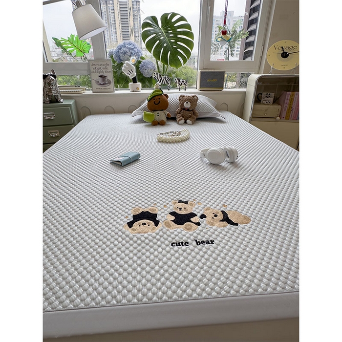 91家纺网 家纺一手货源 找家纺 宜派家纺 2026新款A类卡通3D冰豆豆凉席三件套凉感值过0.21夏天刺绣冰丝席可机洗儿童空调软席子 雪花灰-床席