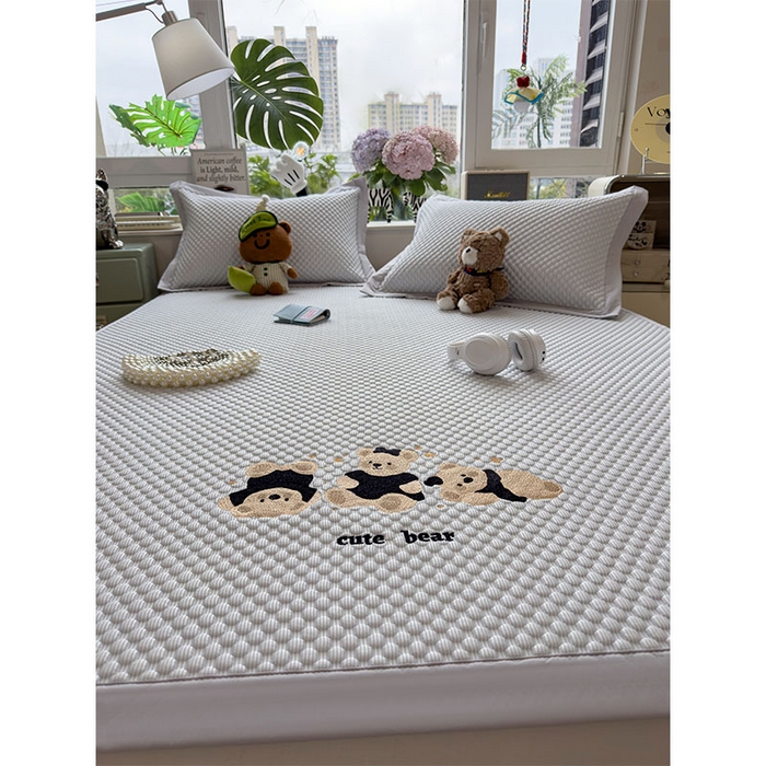 91家纺网 家纺一手货源 找家纺 宜派家纺 2026新款A类卡通3D冰豆豆凉席三件套凉感值过0.21夏天刺绣冰丝席可机洗儿童空调软席子 雪花灰-床席