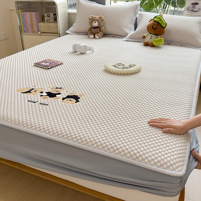 宜派家纺 2026新款A类卡通3D冰豆豆凉席三件套凉感值过0.21夏天刺绣冰丝席可机洗儿童空调软席子 冰川咖-床笠