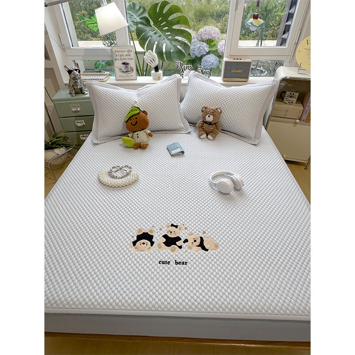 91家纺网 家纺一手货源 找家纺 宜派家纺 2026新款A类卡通3D冰豆豆凉席三件套凉感值过0.21夏天刺绣冰丝席可机洗儿童空调软席子 冰川蓝-床笠