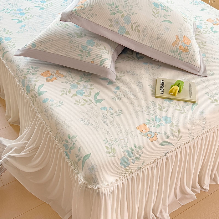 91家纺网 家纺一手货源 找家纺 宜派家纺 2026新款夏季花卉冰丝床裙席凉感值过0.21单件夏天冰豆豆A类可机洗学生宿舍空调软席 丛林小熊-床裙