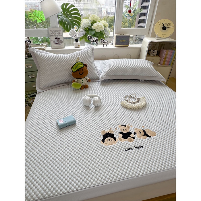 91家纺网 家纺一手货源 找家纺 宜派家纺 2026新款A类卡通3D冰豆豆凉席三件套凉感值过0.21夏天刺绣冰丝席可机洗儿童空调软席子 冰川蓝-床笠